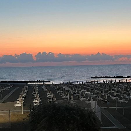 Hotel Cliff Rimini Buitenkant foto
