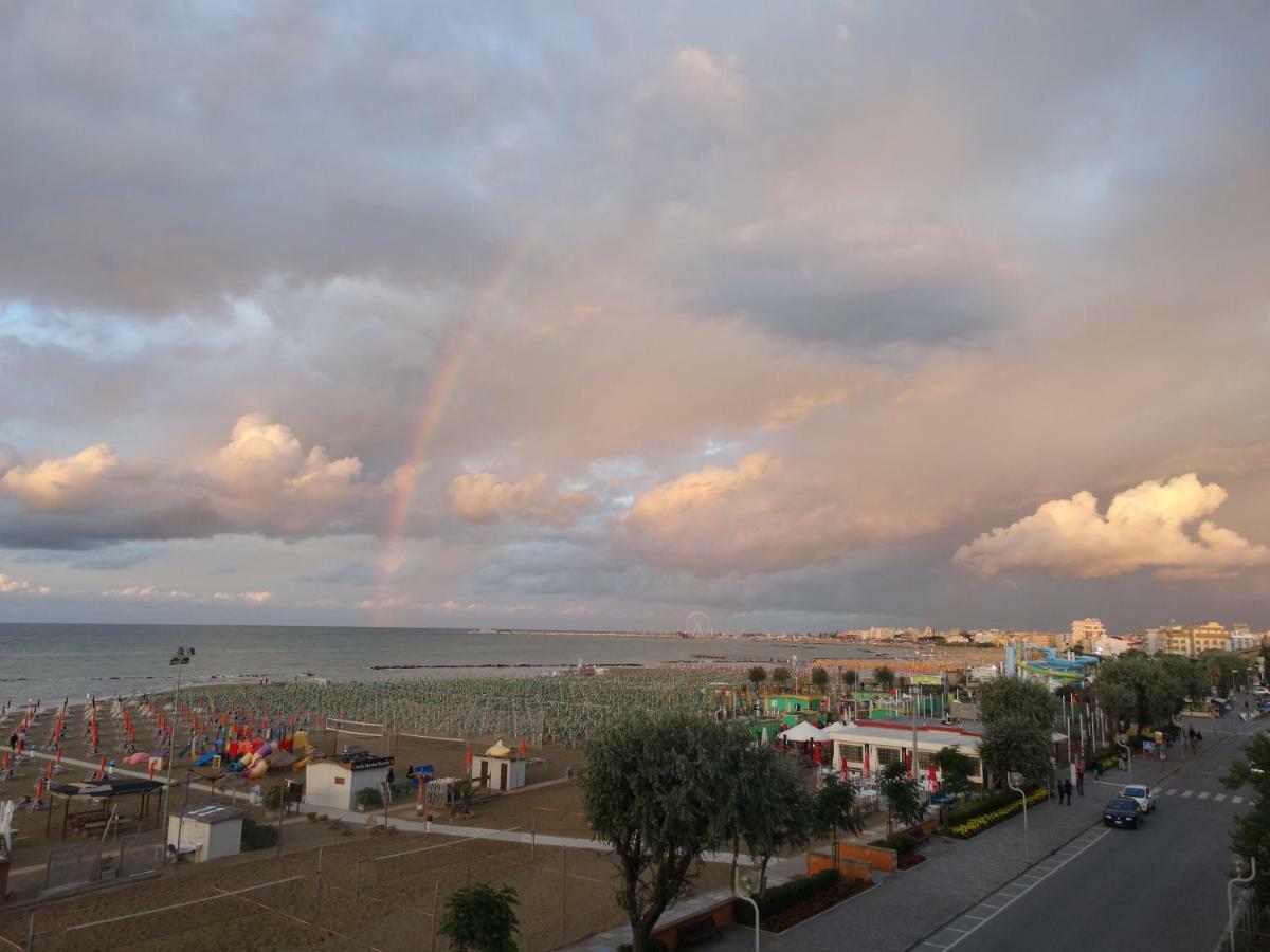 Hotel Cliff Rimini Buitenkant foto